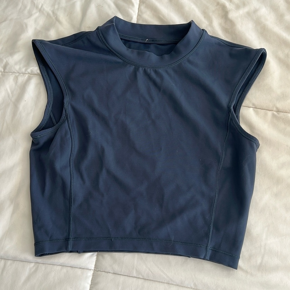Lululemon blue halter crop top size 4